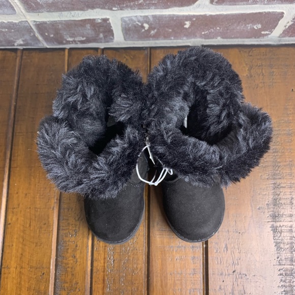 Cat & Jack Toddler Girl Fleece Boot - Picture 4 of 5